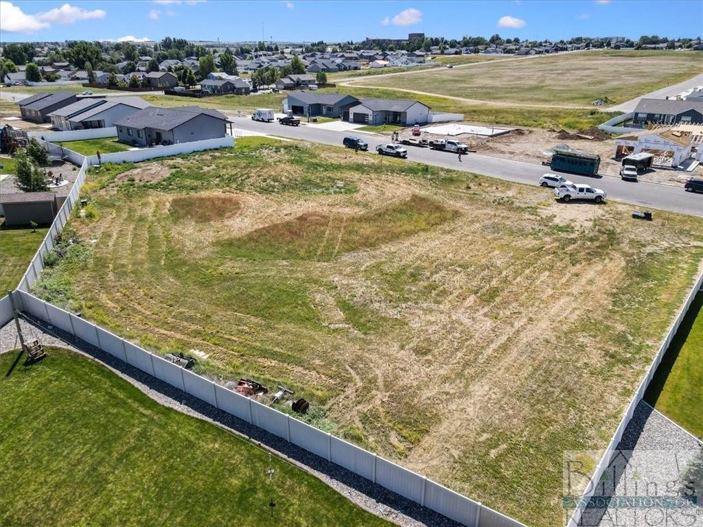 2020 Gleneagles Boulevard - Photo 1