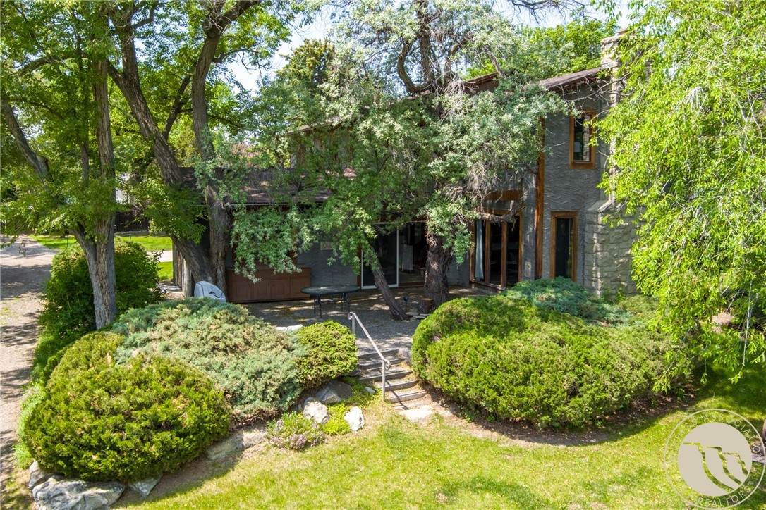 1116 8th Street W - Photo 1