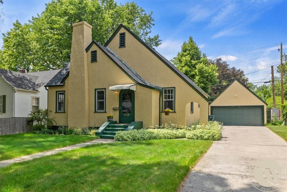 2328 Pine Street - Photo 1