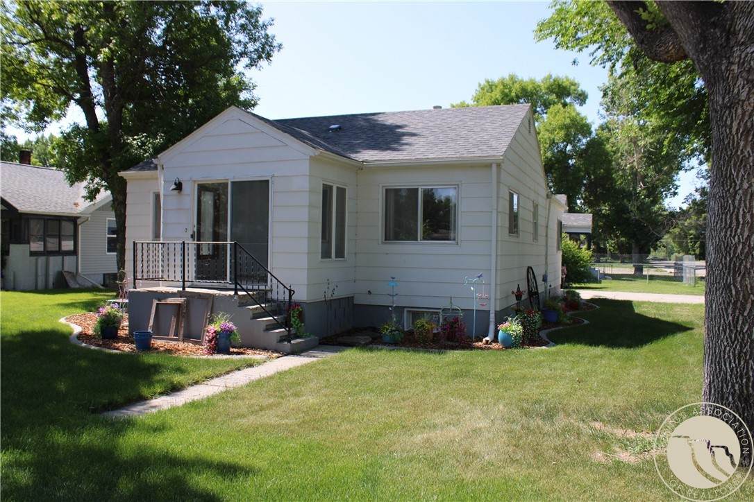 5 2nd Avenue N - Photo 1