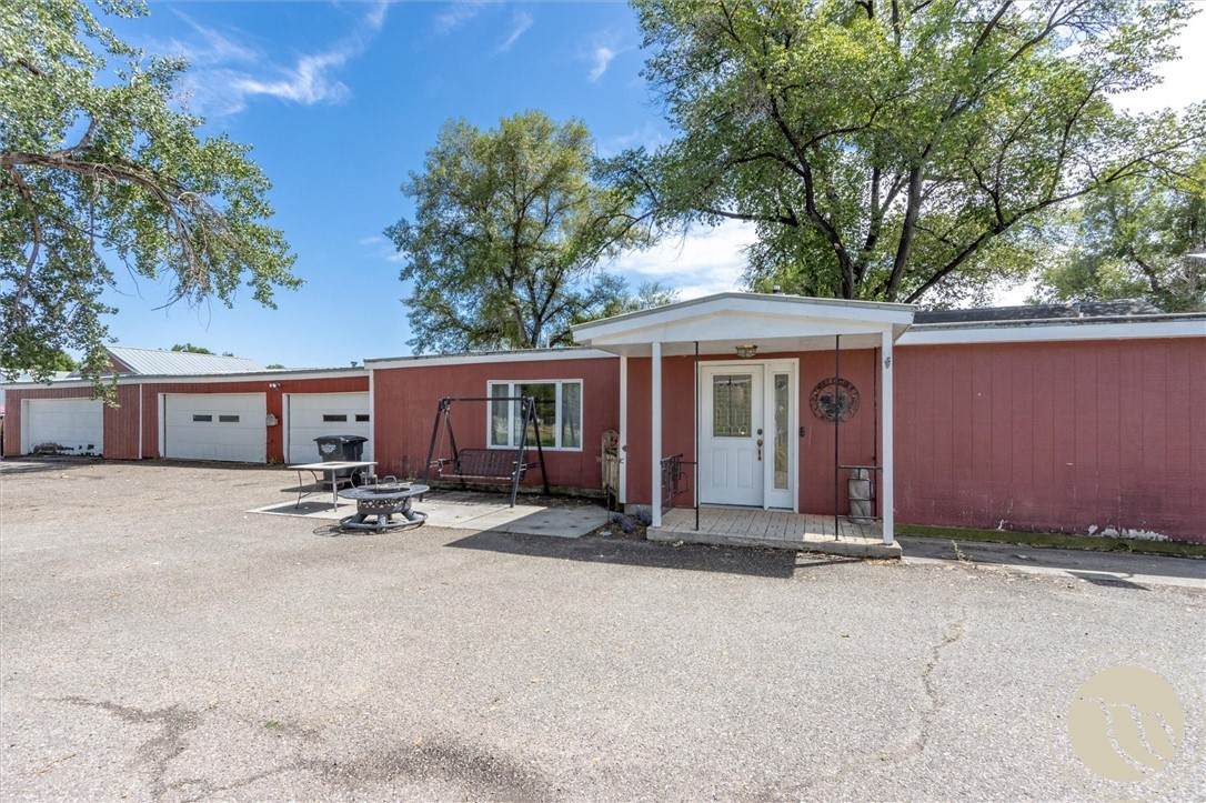 1525 West Lane - Photo 1
