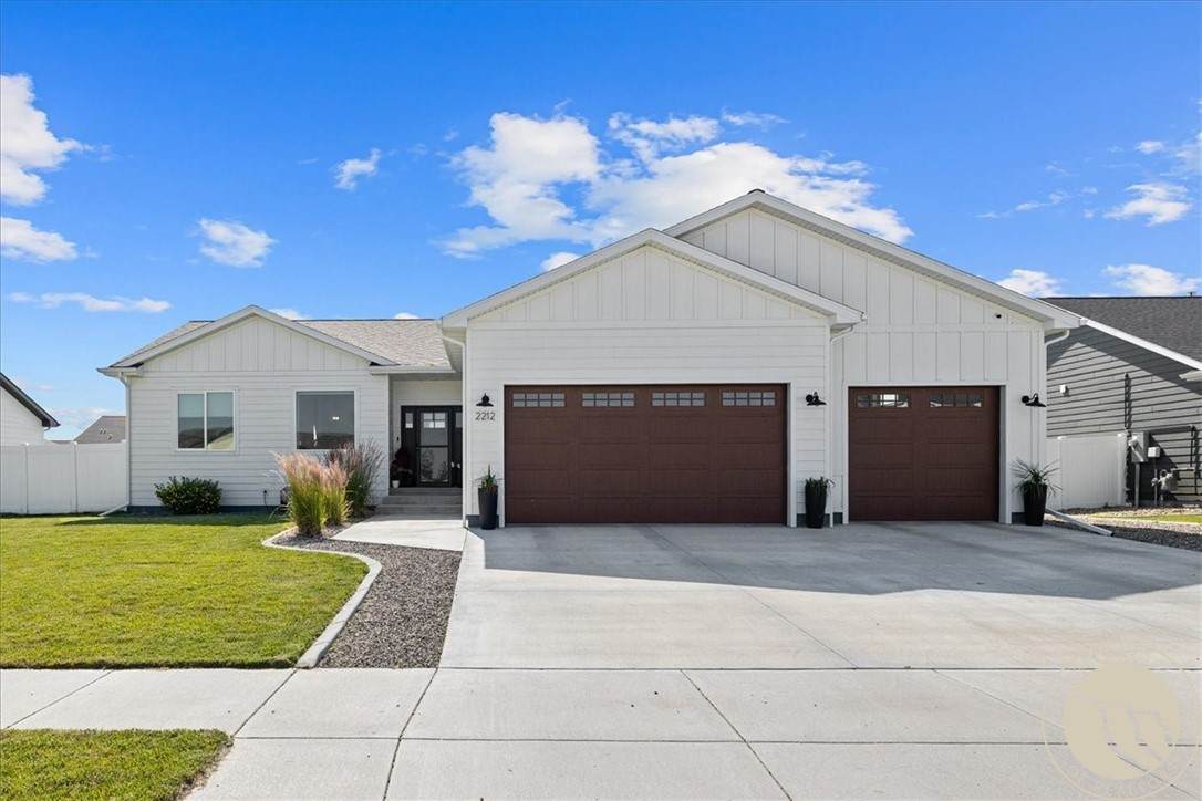 2212 Gleneagles Boulevard - Photo 1
