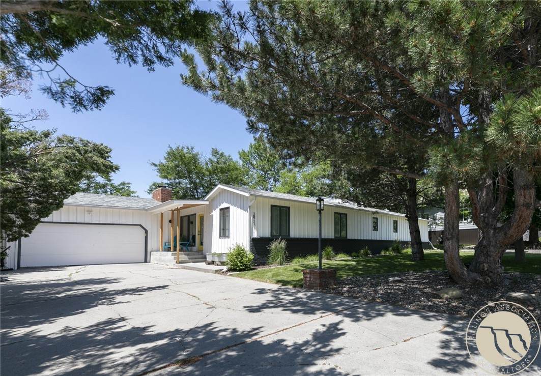 2920 40th Street West - Photo 1