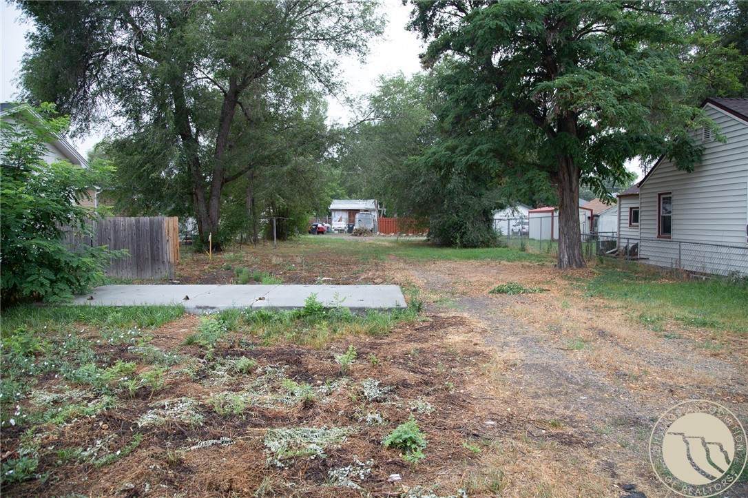 520 32nd St - Photo 1