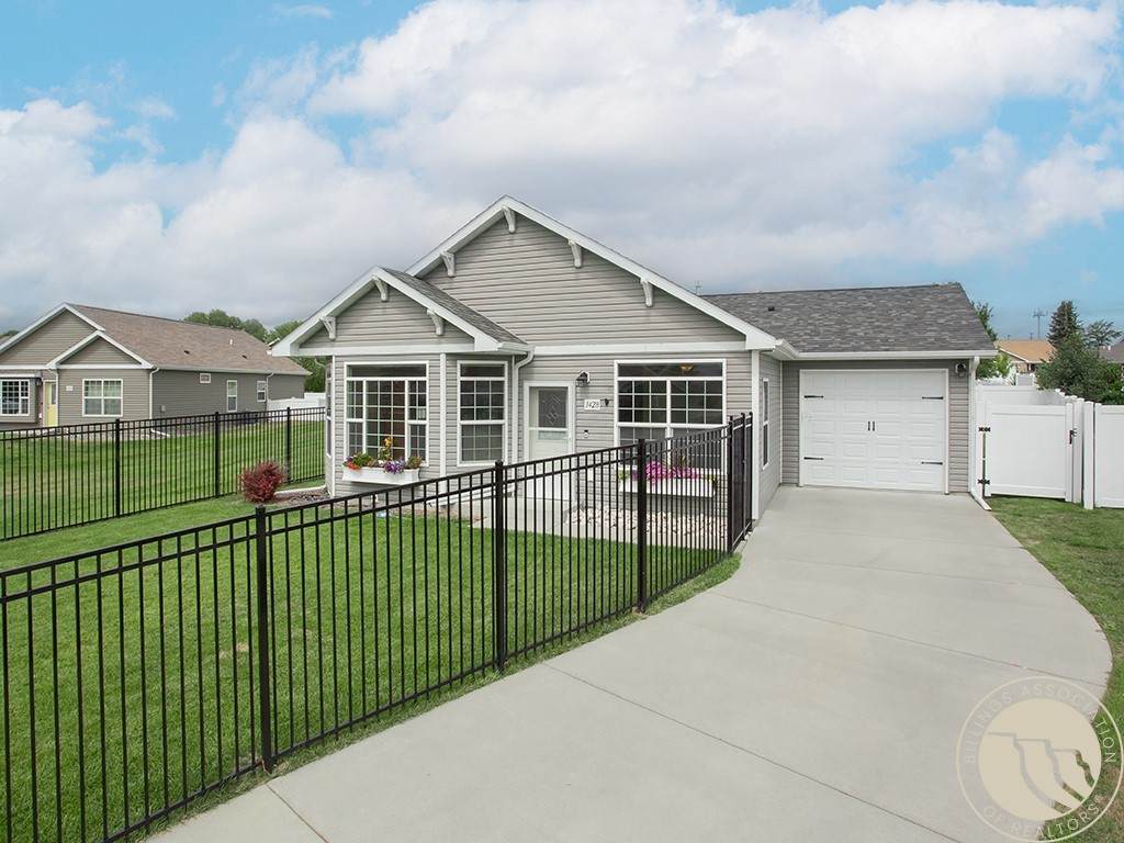 1428 Twin Oaks Dr - Photo 1