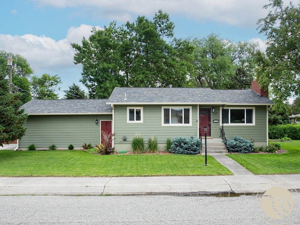 607 26th St W - Photo 1