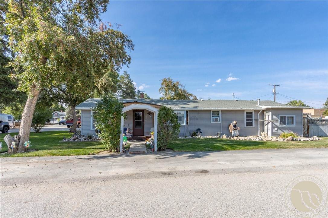 111 West Carbon Avenue - Photo 1