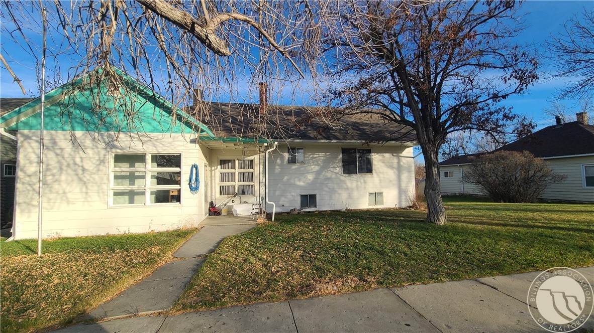 420 3rd St W - Photo 1