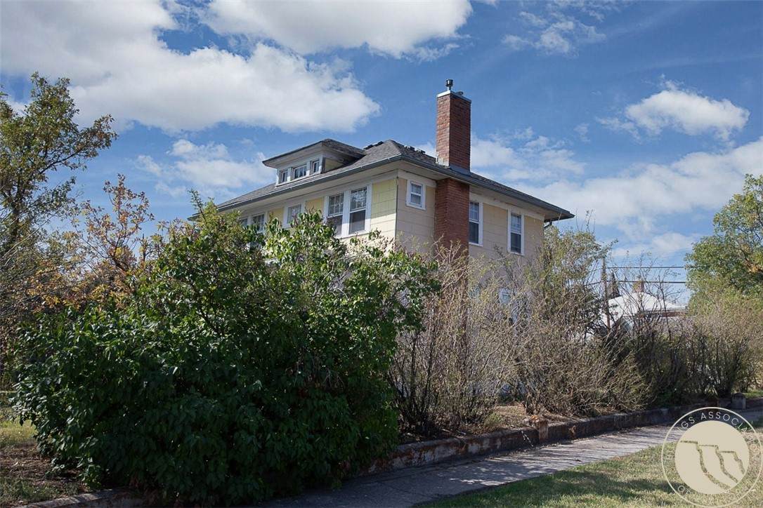 724 Center Avenue - Photo 1