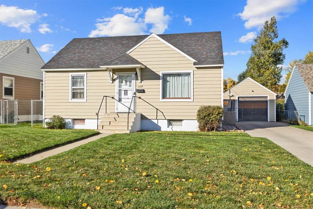 1229 Ave E - Photo 1