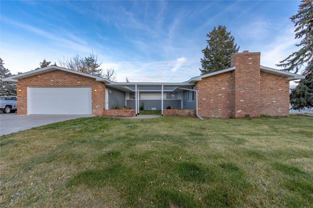 1711 Clubhouse Way - Photo 1