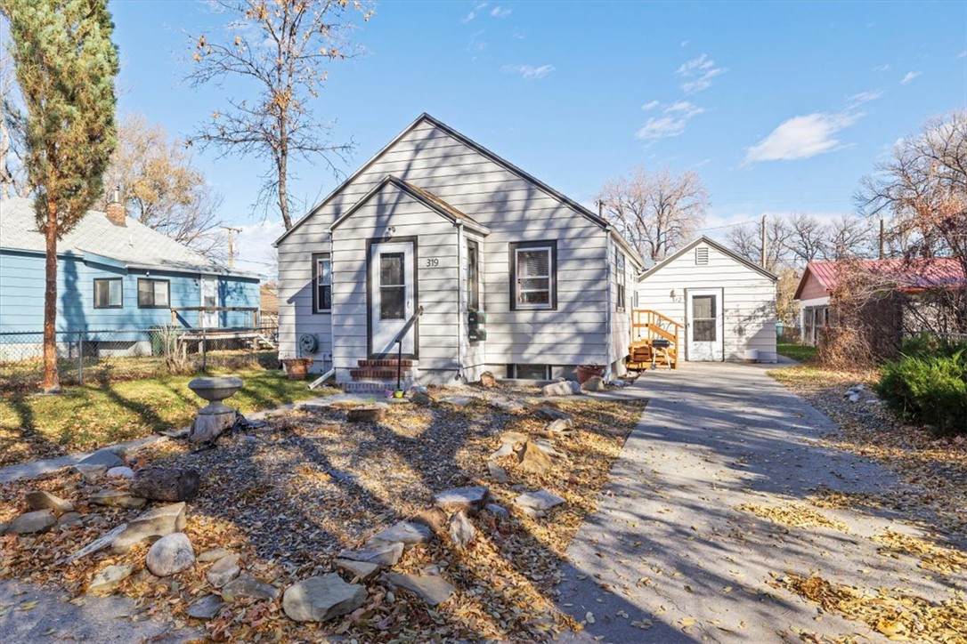 319 37th Street - Photo 1