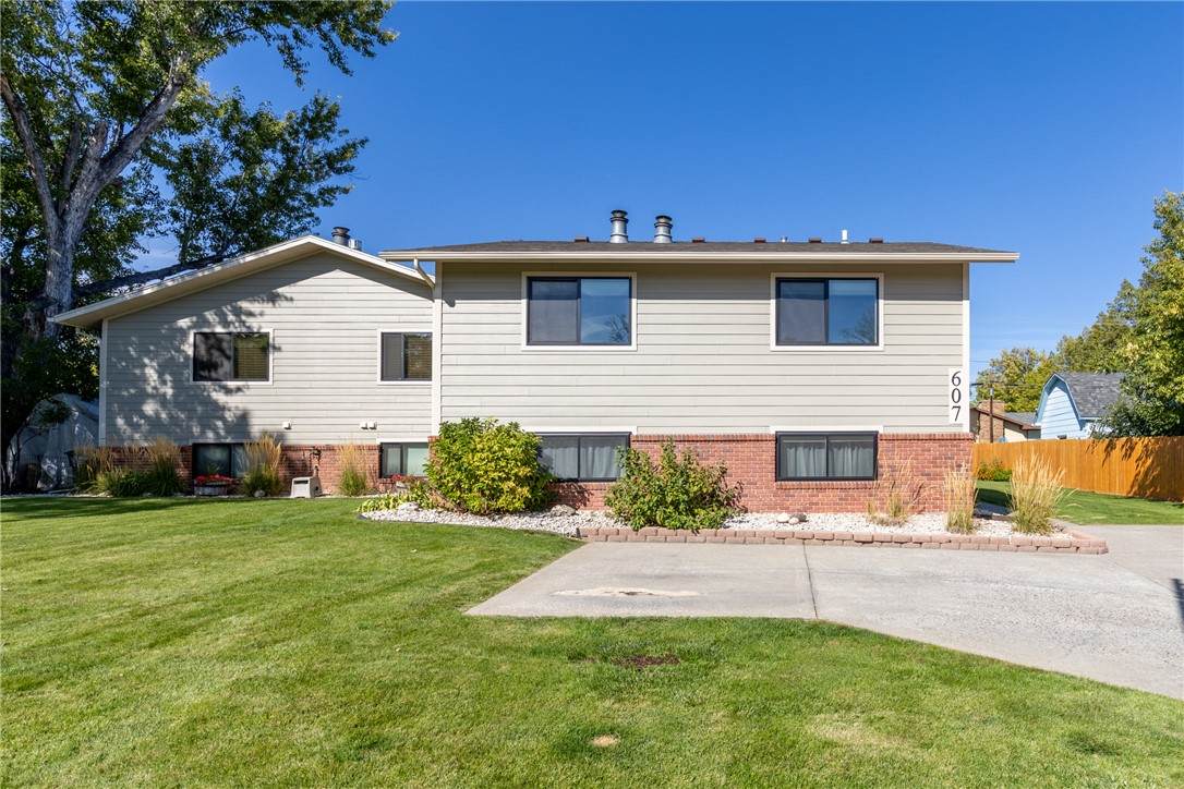 607 Avenue F - Photo 1