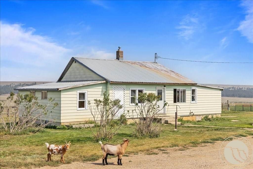 102310 Hwy 87 E - Photo 1
