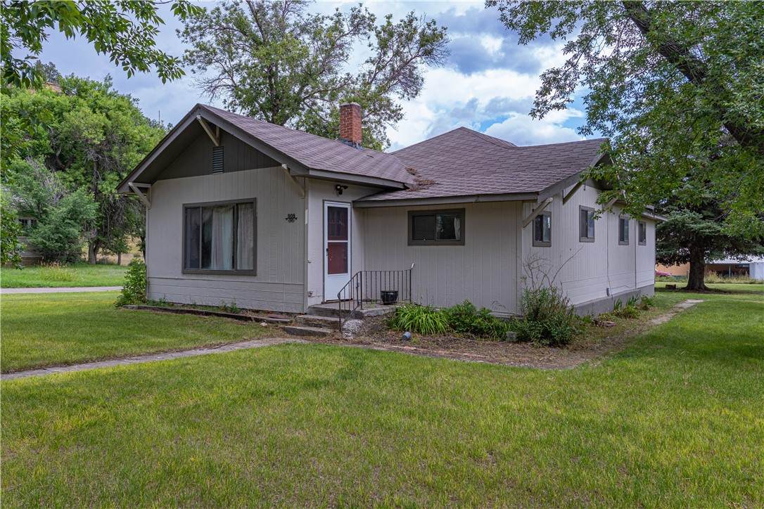 308 1st Street N - Photo 1