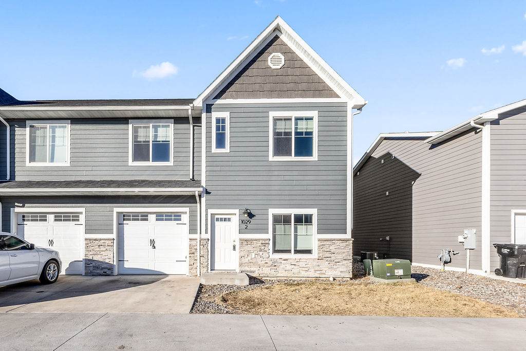 1029 Yellowstone - Photo 1