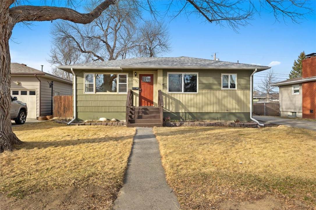 2521 Custer Avenue - Photo 1