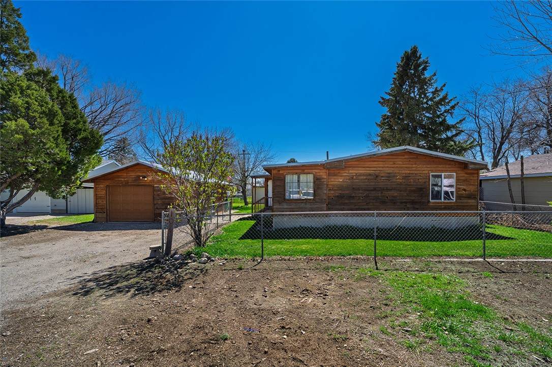 106 1st Ave Se - Photo 1