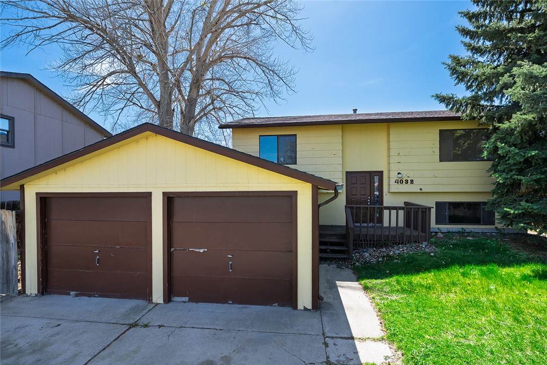 4032 Cambridge Drive - Photo 1