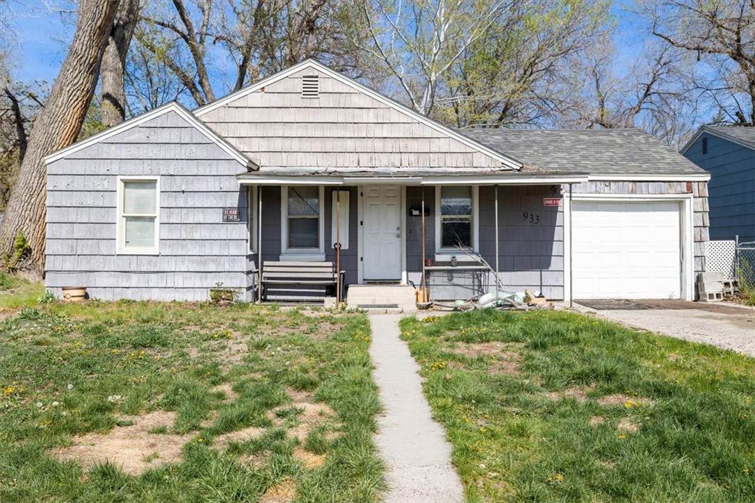 933 23rd Street - Photo 1