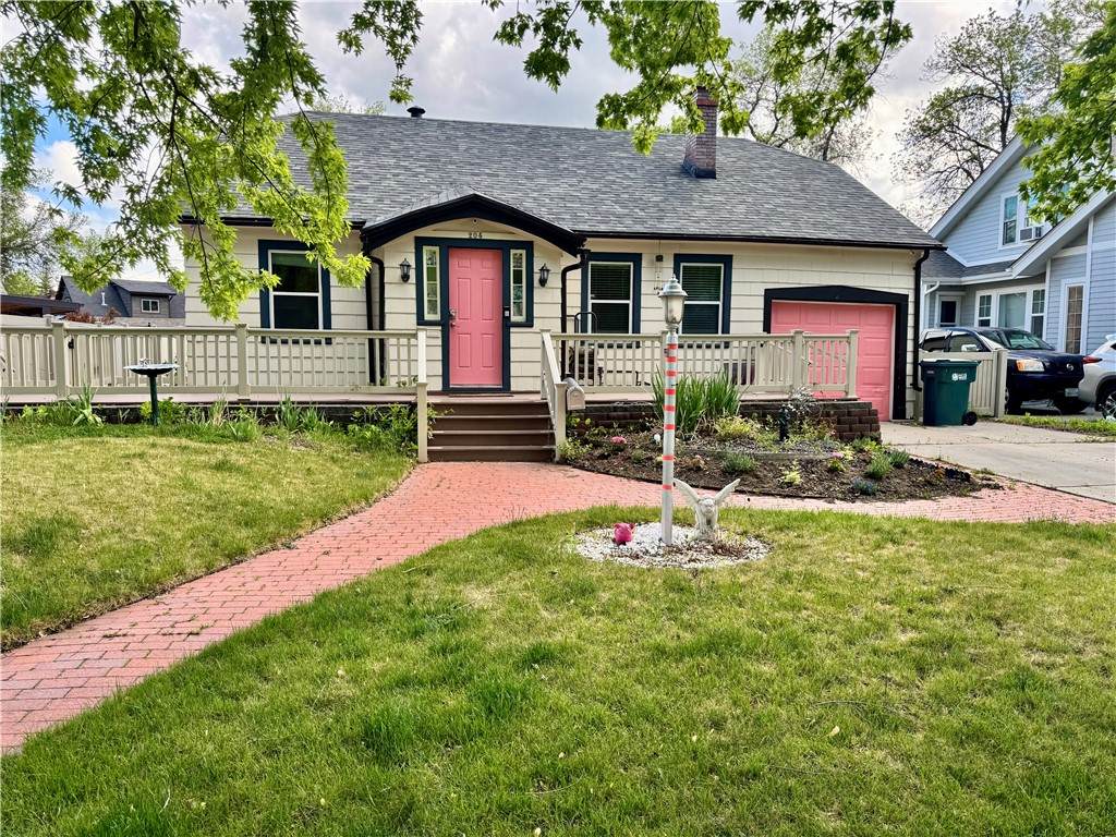 204 Avenue F - Photo 1