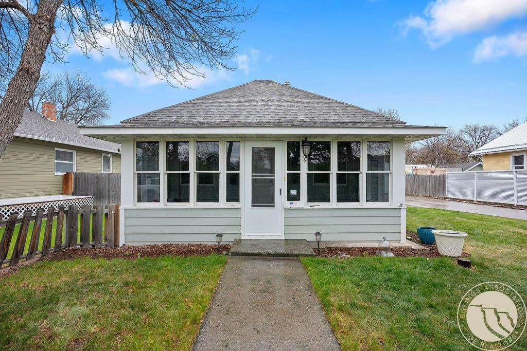 209 3rd Avenue - Photo 1