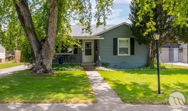 1012 Avenue - Photo 1
