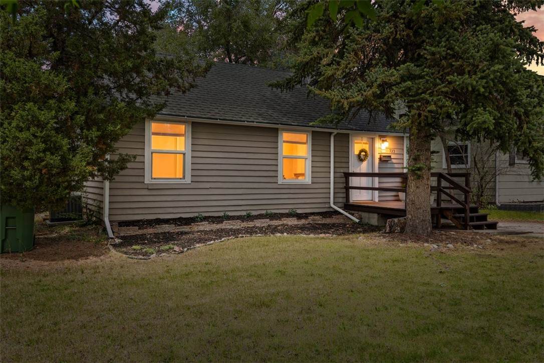 723 Howard Avenue - Photo 1