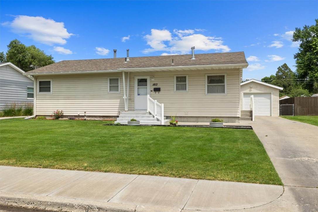 1813 Avenue - Photo 1