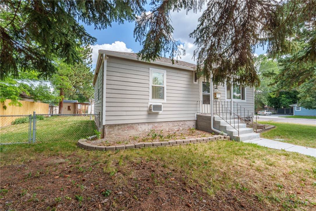 1003 Avenue B - Photo 1