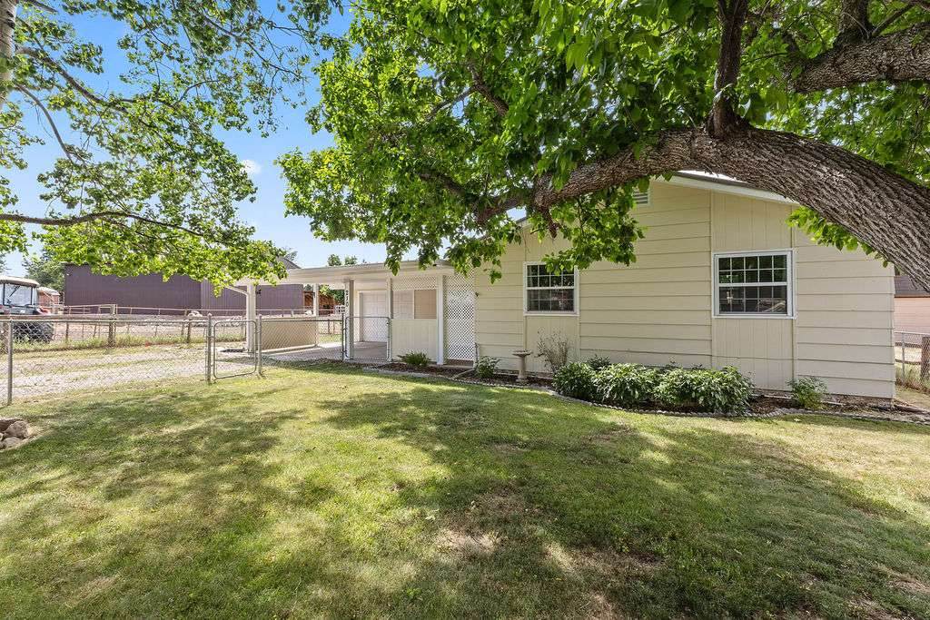 210 Avis Street - Photo 1