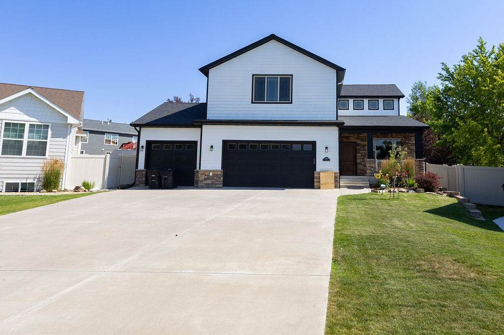 3015 Cove Creek Circle - Photo 1