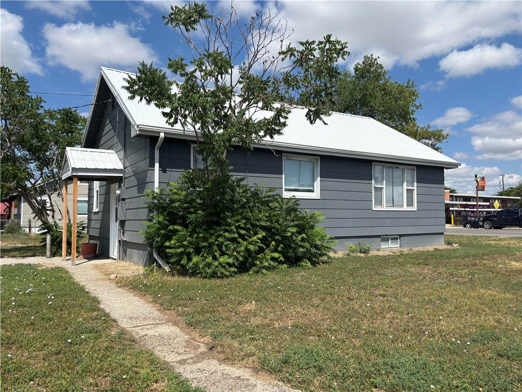 702 Center Avenue - Photo 1