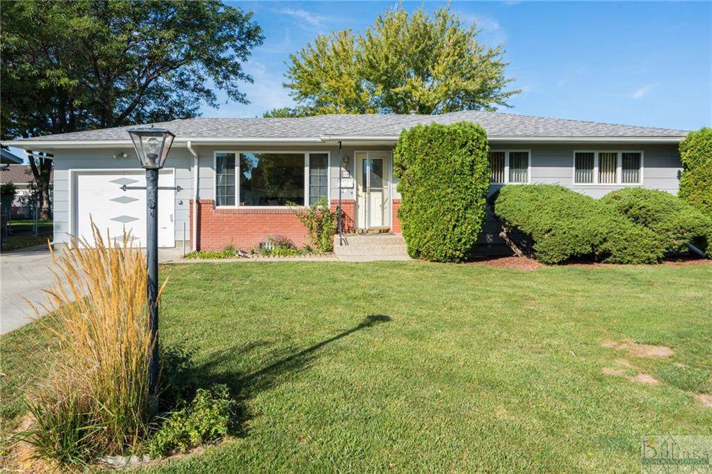 318 30th Street West - Photo 1