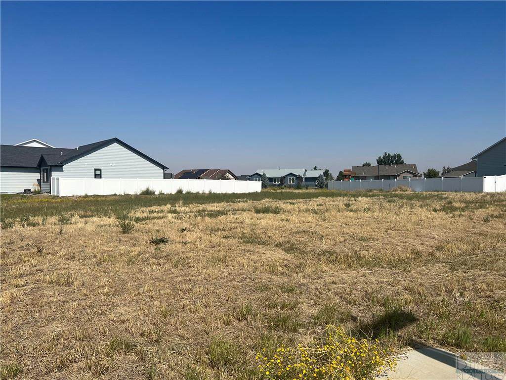 2205 Gleneagles Boulevard - Photo 1
