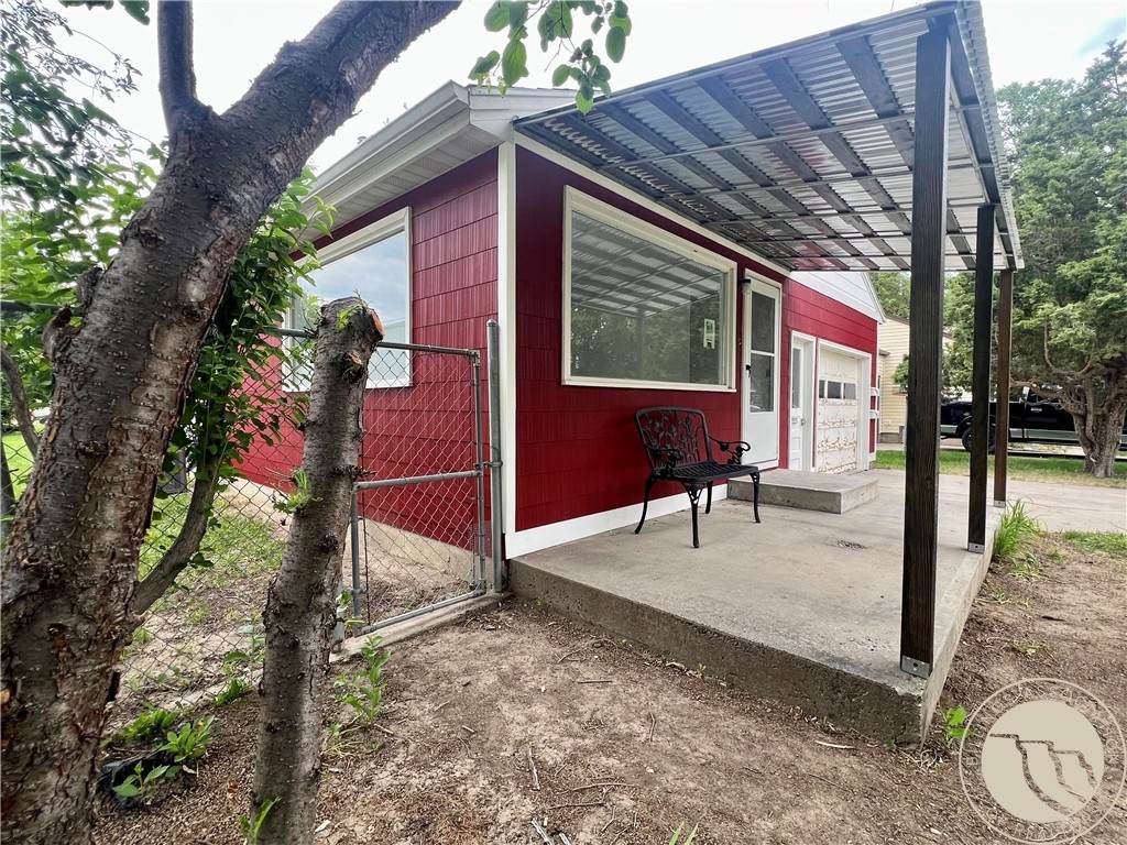 919 Howard Avenue - Photo 1