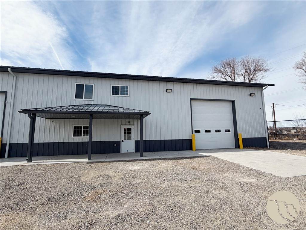 1415 Railroad Street - Photo 1