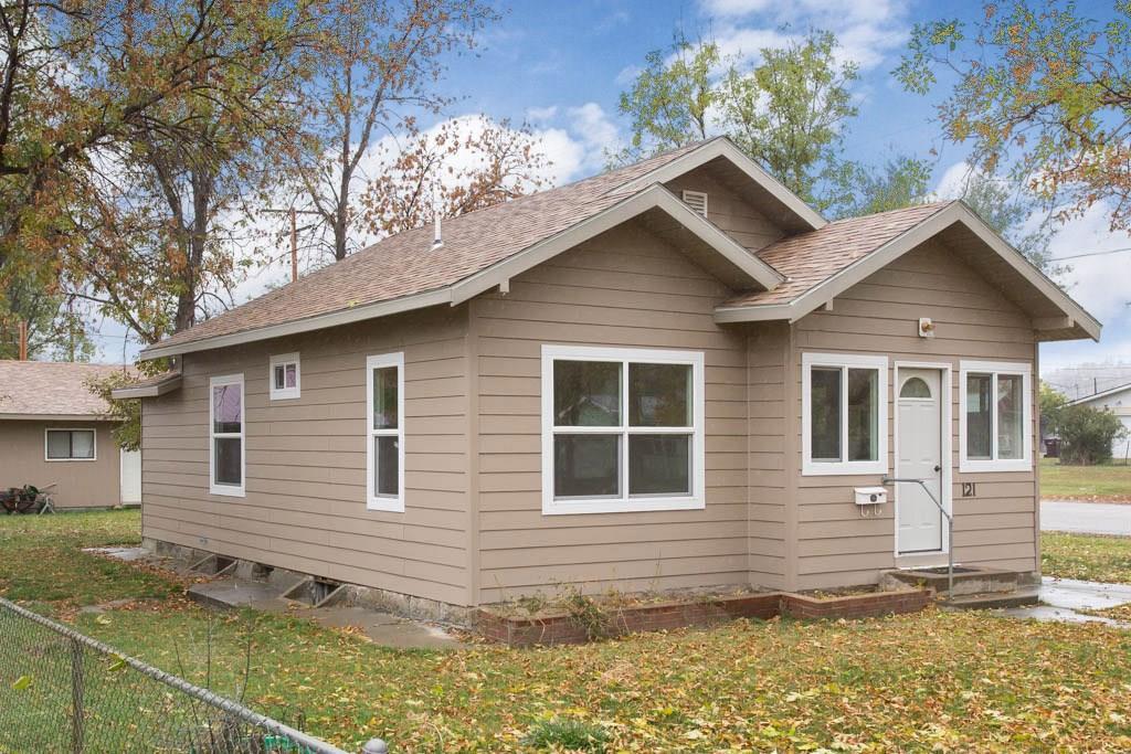 121 6th Street West - Photo 1
