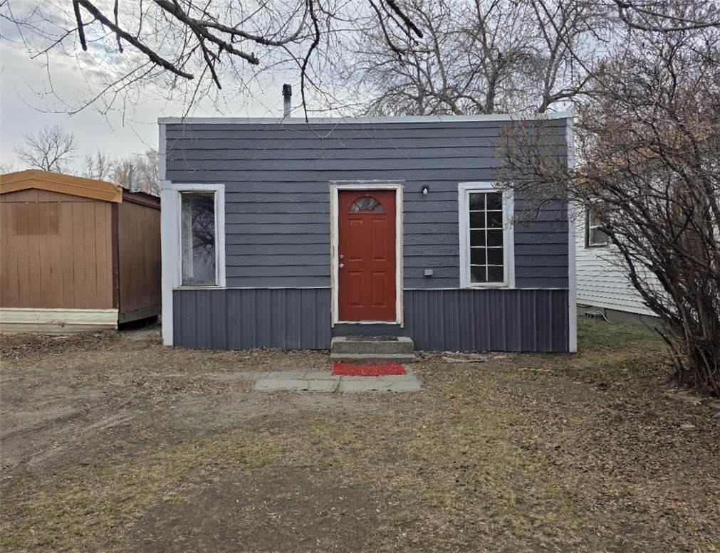 612 15th Street - Photo 1