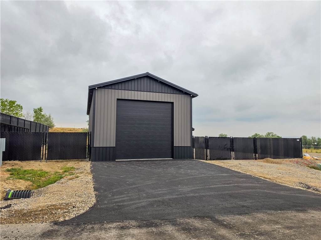407 Recreation Drive - Photo 1