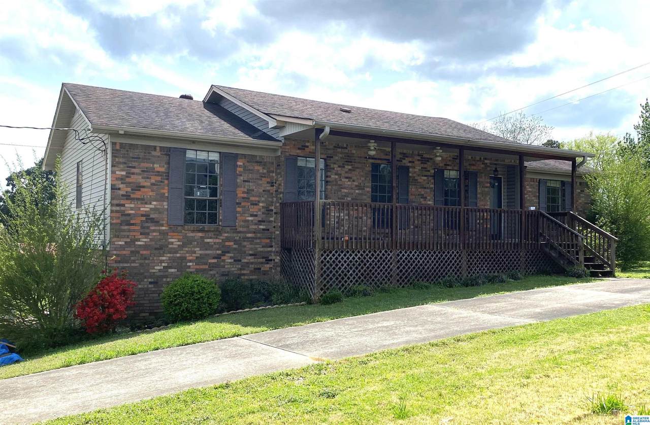 305 Lynn Drive - Photo 1
