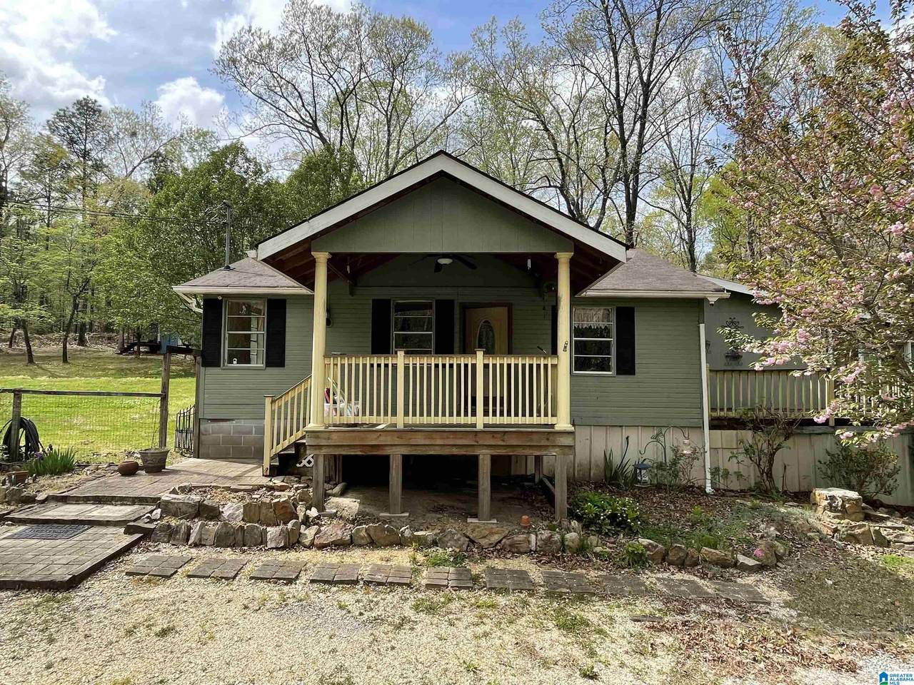 300 Dogwood Drive - Photo 1