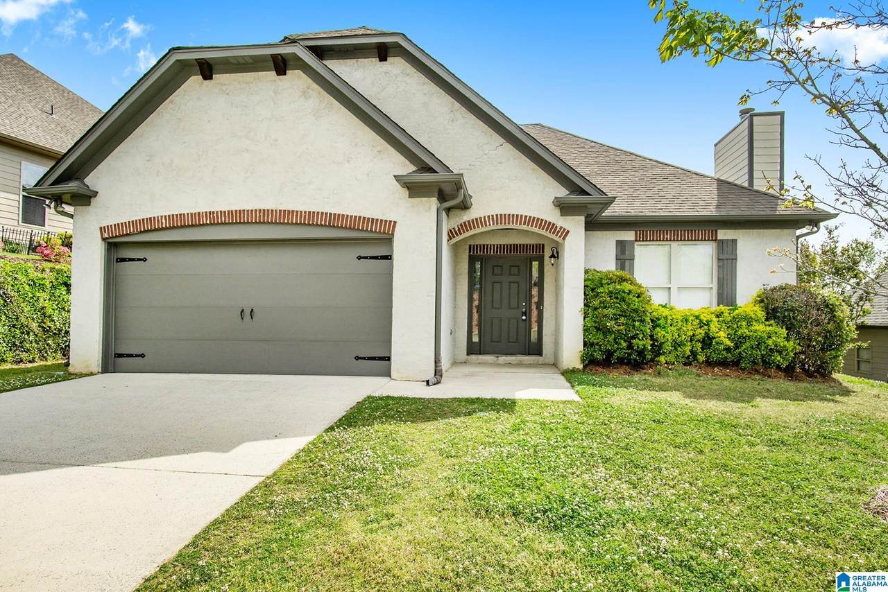 1034 Ivy Place - Photo 1