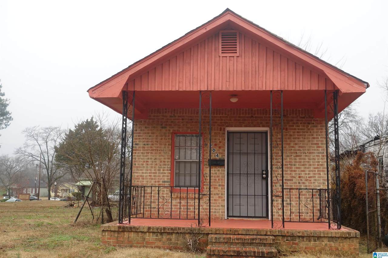 204 5TH AVENUE - Photo 1