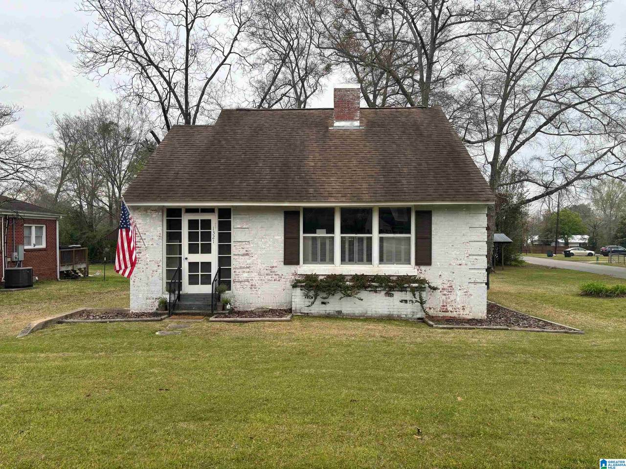 1321 4TH AVENUE - Photo 1