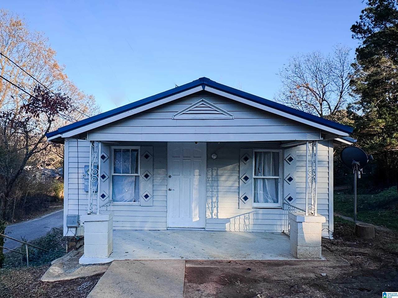 501 Ledbetter Street - Photo 1