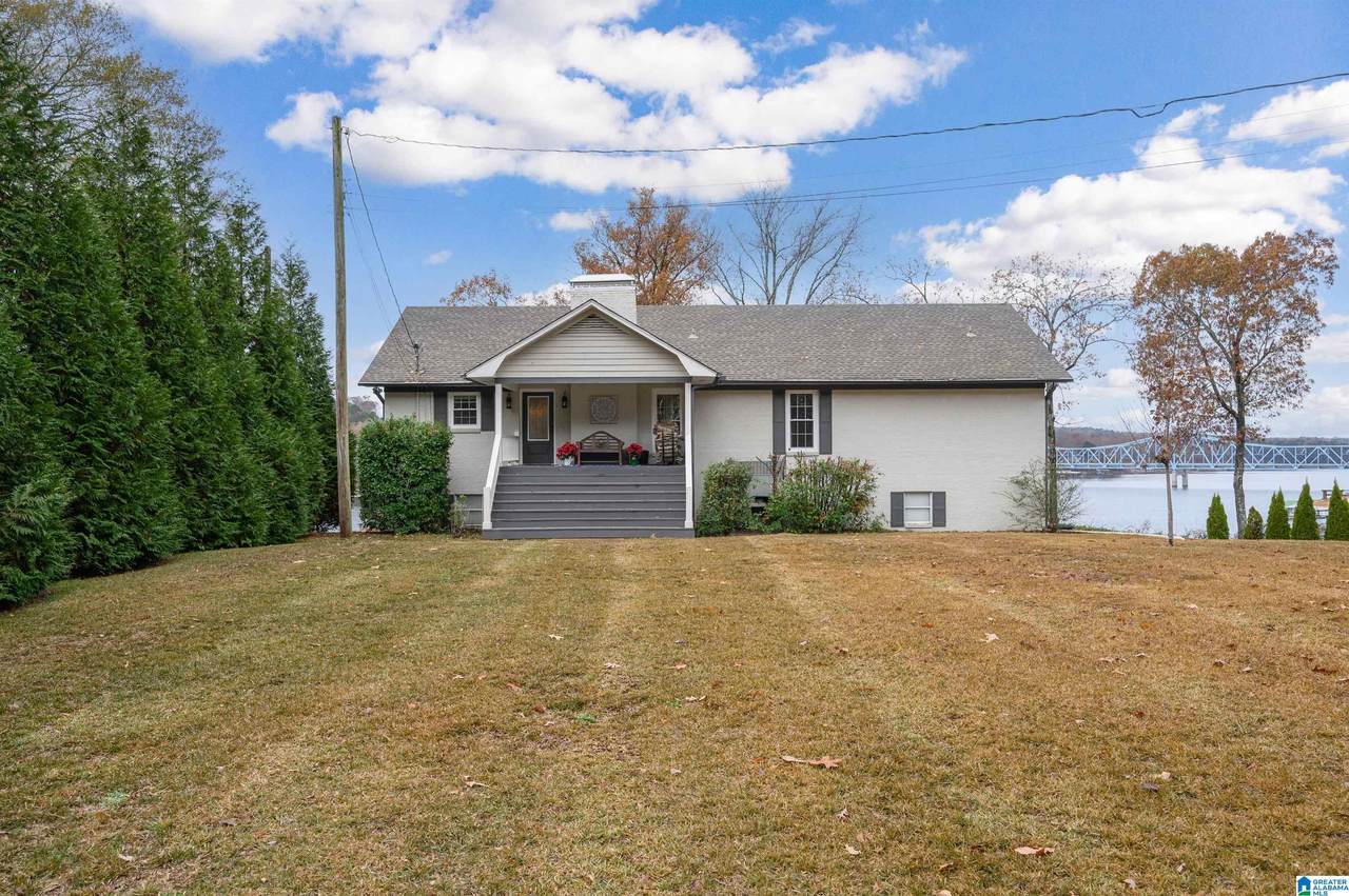 372 Bridgeview Drive - Photo 1