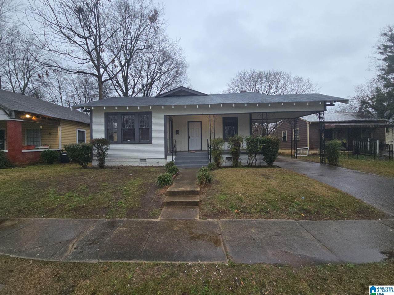 3920 39TH AVENUE - Photo 1