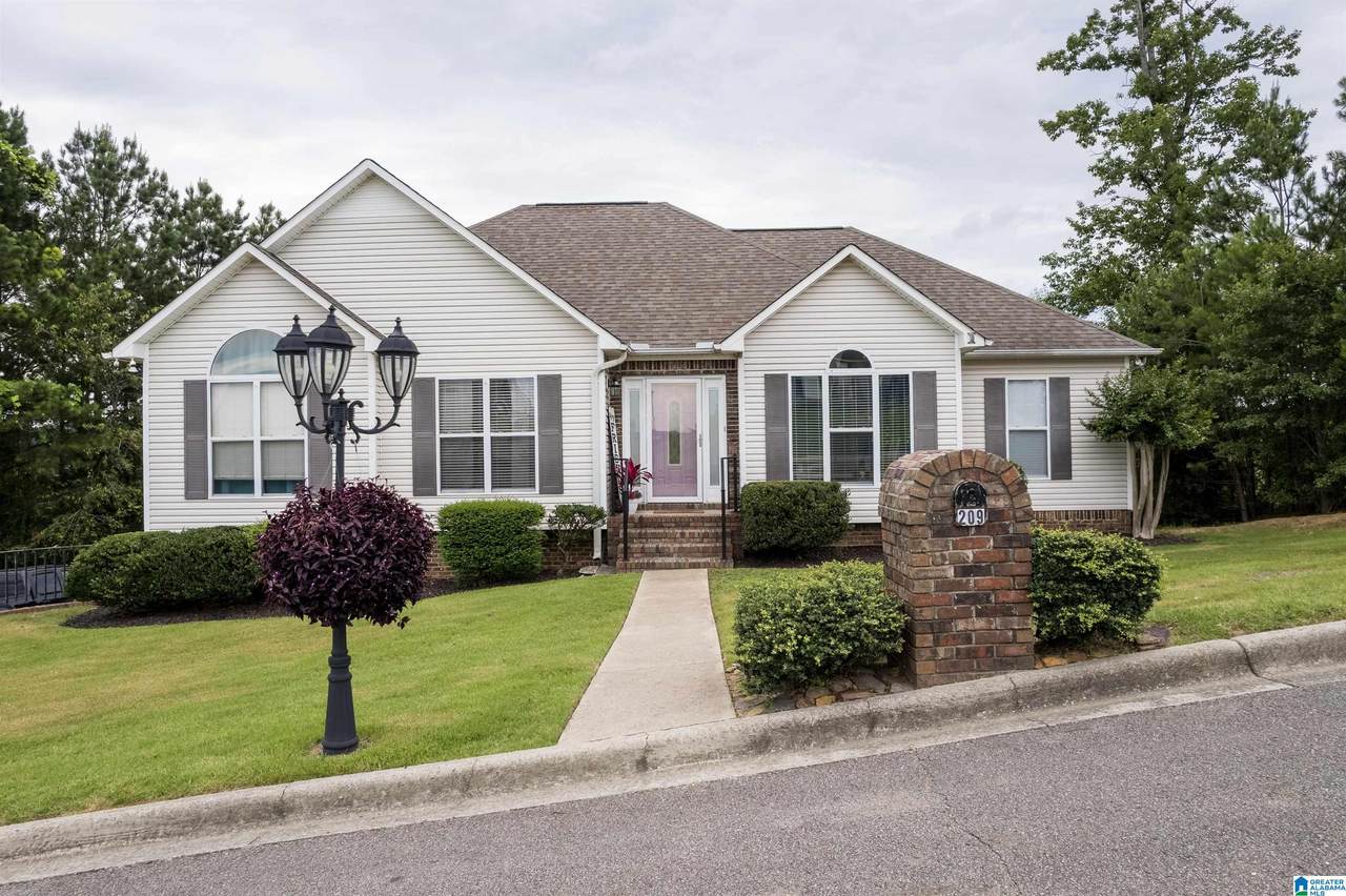 209 White Oak Circle - Photo 1