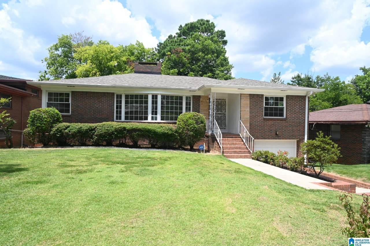 944 Center Place - Photo 1